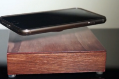 Bộ sạc ma thuật giúp iPhone bay lơ lửng trên không