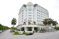 Khách sạn 5* Pearl River Hải Phòng "mạnh tay" "tậu" 3 chiếc E 250 AMG và 1 chiếc E 200 để đưa đón khách