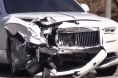 [VIDEO] Mẹ Kim Kardashian gặp nạn hỏng Rolls-Royce Dawn hôm trước, hôm sau đã có ngay xe mới