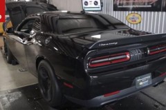 [VIDEO] Dodge Challenger SRT Hellcat mạnh mẽ ngang Bugatti Veyron nhờ Hennessey