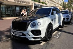 "Chạm trán" SUV độ Mansory Bentley Bentayga với màu sơn đen trắng tại Liên hoan phim Cannes