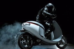 Cận cảnh xe máy điện thông minh đầu tiên trên thế giới