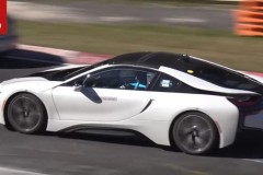 [VIDEO] BMW i8 Spyder bị quay lén trong lúc thử nghiệm tại Nurburgring