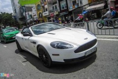Siêu xe Aston Martin DB9 màu lạ của đại gia cà phê