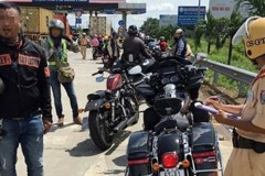 Chặn đoàn 32 môtô phân khối lớn vi phạm luật giao thông