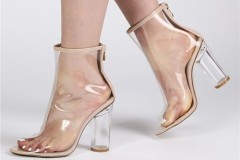 Mê mẩn với những đôi giày trong suốt đang "gây bão" trên thế giới