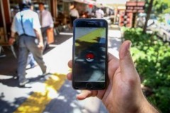 Bang California chuẩn bị ban hành luật cấm chơi Pokémon GO khi lái xe