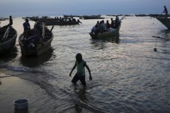 Các loài cá tại hồ sâu nhất châu Phi ngày càng khan hiếm