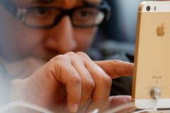 Ch&#224;o mừng ng&#224;y Quốc kh&#225;nh, iPhone SE 16GB giảm gi&#225; mạnh mẽ