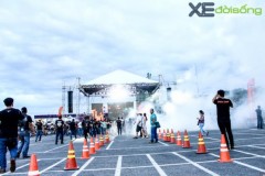 [Clip] Cặp đôi Harley-Davidson thi đốt lốp bên bờ sông Hàn