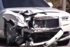 [Clip] Rolls-Royce Dawn gặp nạn đầu tiên trên thế giới bị nát đầu