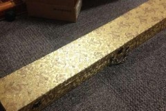 Người đàn ông nhặt được chiếc hộp ngoài bãi rác, không ngờ là… bảo vật