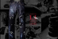 Nhật Bản dùng sư tử để làm quần jeans rách