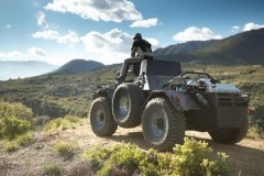 'Quái vật' gymkhana độ từ xe bọc thép 6 bánh