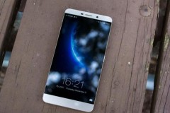 Smartphone RAM 8 GB, chip Snapdragon 821 lộ ảnh thực tế