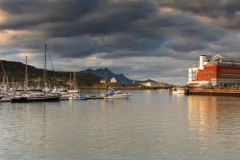 Tại sao có mặt trời lúc nửa đêm?