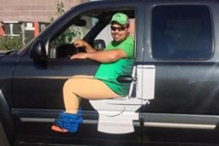 Thợ sửa ống nước chỉ dán 1 banner vui nhộn, từ đó anh bắt đầu nhận được điện thoại không ngớt