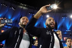 VĐV Olympic Triều Tiên không dùng điện thoại Samsung phát miễn phí