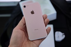 Đập hộp chiếc iPhone 7 đầu tiên tại Việt Nam, giá gần 34 triệu đồng
