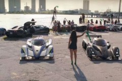 [VIDEO] Bugatti Veyron bị "hành hạ" trong MV Greenlight của Pitbull