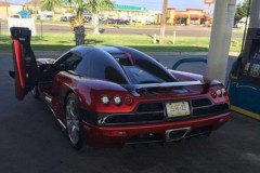 Siêu xe triệu đô tan nát sau tai nạn trên đường dự lễ hội