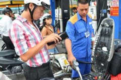 Giá xăng tăng hơn 700 đồng mỗi lít