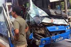 Người hùng dìu xe khách cứu 40 người nhận giải "Vô lăng vàng 2016"