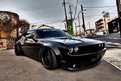 Dodge Challenger diện mạo "hoang dã" sau màn biến đổi của Liberty Walk