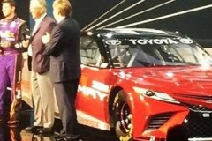 Toyota Camry 2018 "lộ diện" nhờ hình ảnh rò rỉ của Camry NASCAR