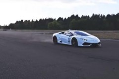 [VIDEO] Lamborghini Huracan 2.500 mã lực lập kỷ lục nửa dặm chỉ với loại lốp đường phố