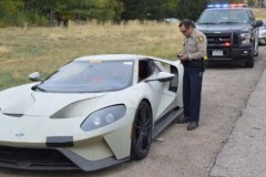 Cảnh sát giao thông tóm gọn ba siêu xe Ford GT