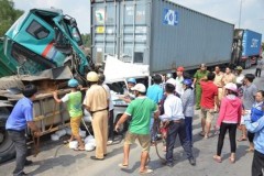 Tai nạn 5 xe trên cầu Phú Mỹ, một người chết