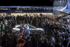 Mercedes cạnh tranh với Tesla bằng phiên bản mới EQ SUV Concept