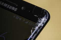 Màn hình bị vỡ khi để trong ví, phải chăng chất lượng Galaxy Note 7 quá kém?