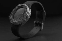 Chiếc đồng hồ ‘4,5 tỷ năm tuổi’ được chế tác từ nguyên liệu trên Mặt Trăng có giá cao ngất