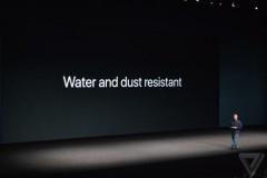 Chính thức: Lần đầu tiên một chiếc iPhone có khả năng chống nước