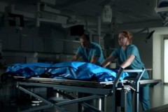 Cơ thể của người phụ nữ 100kg dưới mũi dao giải phẫu