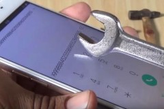 D&#249;ng b&#250;a, cờ l&#234; thử nghiệm độ bền mặt k&#237;nh OPPO F1s