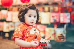 Đón trung thu với bộ ảnh của em bé tóc xoăn siêu đáng yêu