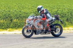 Ducati bí mật thử nghiệm Multistrada 939 và Supersport 939