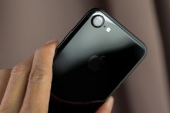 iPhone 7 Jet Black bám vân tay đến mức nào?