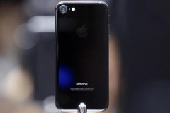 iPhone 7 Plus v&#224; iPhone 7 Jet Black ch&#225;y h&#224;ng
