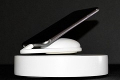 Không thể rời mắt trước bộ sạc độc đáo của iPhone 7