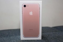 Khui hộp iPhone 7 đầu tiên về Việt Nam