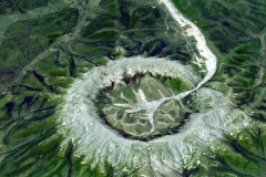 Kỳ lạ quả núi hình vòng tròn hoàn hảo ở Nga