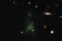 Lý do các đốm màu khổng lồ phát sáng rực rỡ trong vũ trụ