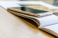 Mua Galaxy J7 Prime được tặng gói "bảo hiểm tai nạn bất ngờ"