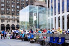 Người h&#226;m mộ xếp h&#224;ng mua iPhone 7 tại Mỹ