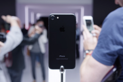 Người Mỹ thất vọng với iPhone 7, bạn th&#236; sao?