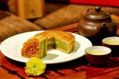 Những ai nên hạn chế ăn bánh trung thu?